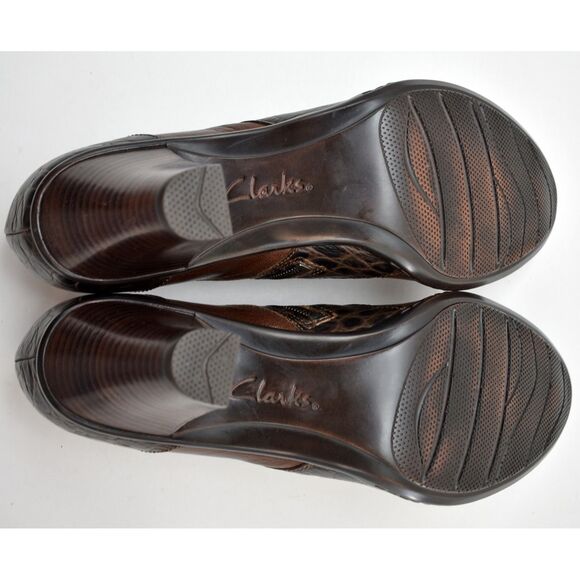 Clarks Bendables Brown Leather Booties Embossed Croc Side Zip - Women's Size 9.5 - Picture 5 of 7